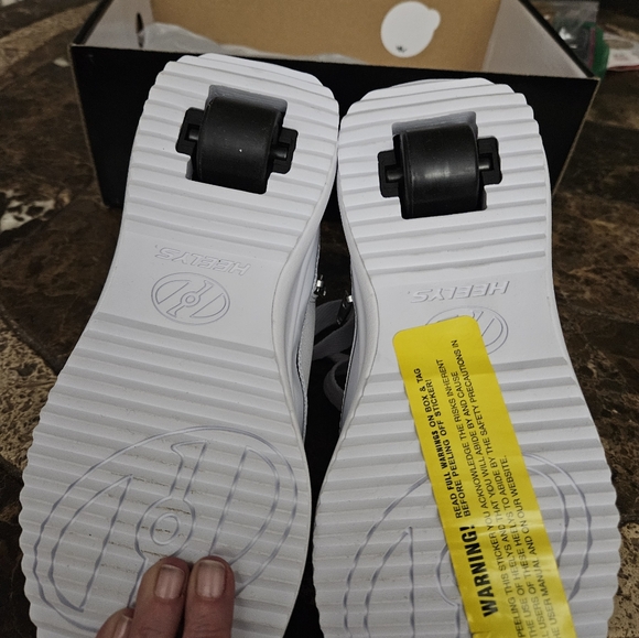 HEELYS Women's 7 Big Kids 6 Veloz White heeled Heel Shoe - Picture 8 of 9